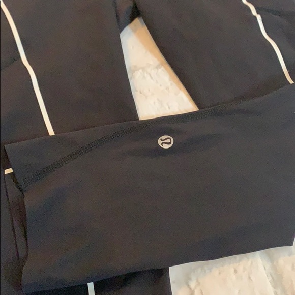 Lululemon black cropped leggings sz 4 - Picture 2 of 9
